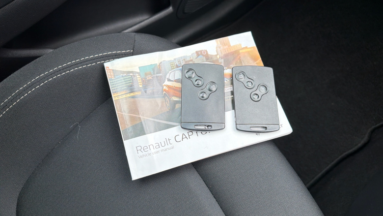 Renault Captur 0.9 TCE 90 Iconic 5dr Petrol Hatchback